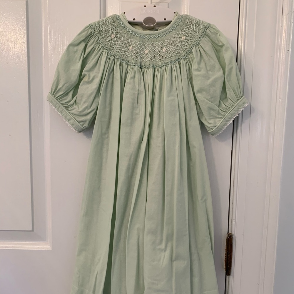 Strasburg green smocked dress size 3 years